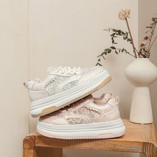 Damen Sneakers mit filigranem Blumenmotiv und gepolsterter Sohle R&B