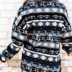 Damen Langärmlige Fleecejacke mit trendy Muster und Knopfleiste R&B
