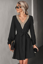 Damen elegantes Kleid mit V-Ausschnitt, Rüschendetails und Taillengürtel R&B