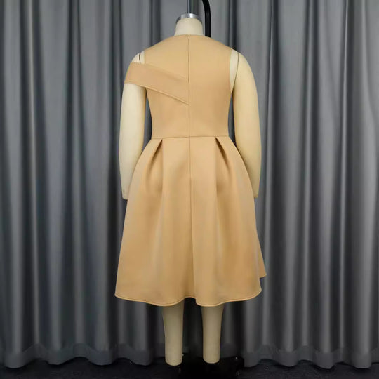 Damen Cocktailkleid mit asymmetrischem Schnitt und innovativen Plissee-Details R&B