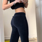 Damen-Sweatpants im lässigen Flared-Design mit trendigen Stickereien R&B