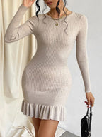 Damen Strickkleid mit Rüschensaum und feinem Rippenmuster