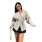 Damen eleganter Wickelmantel mit tailliertem Schnitt und modischen Details R&B