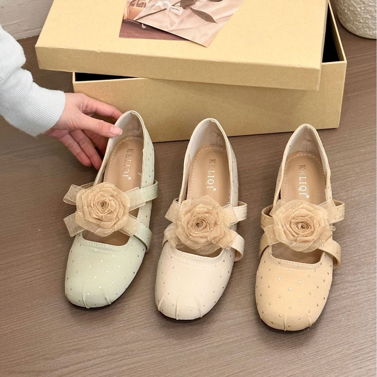 Damen elegante Ballerinas mit dekorativen Blütenapplikationen R&B