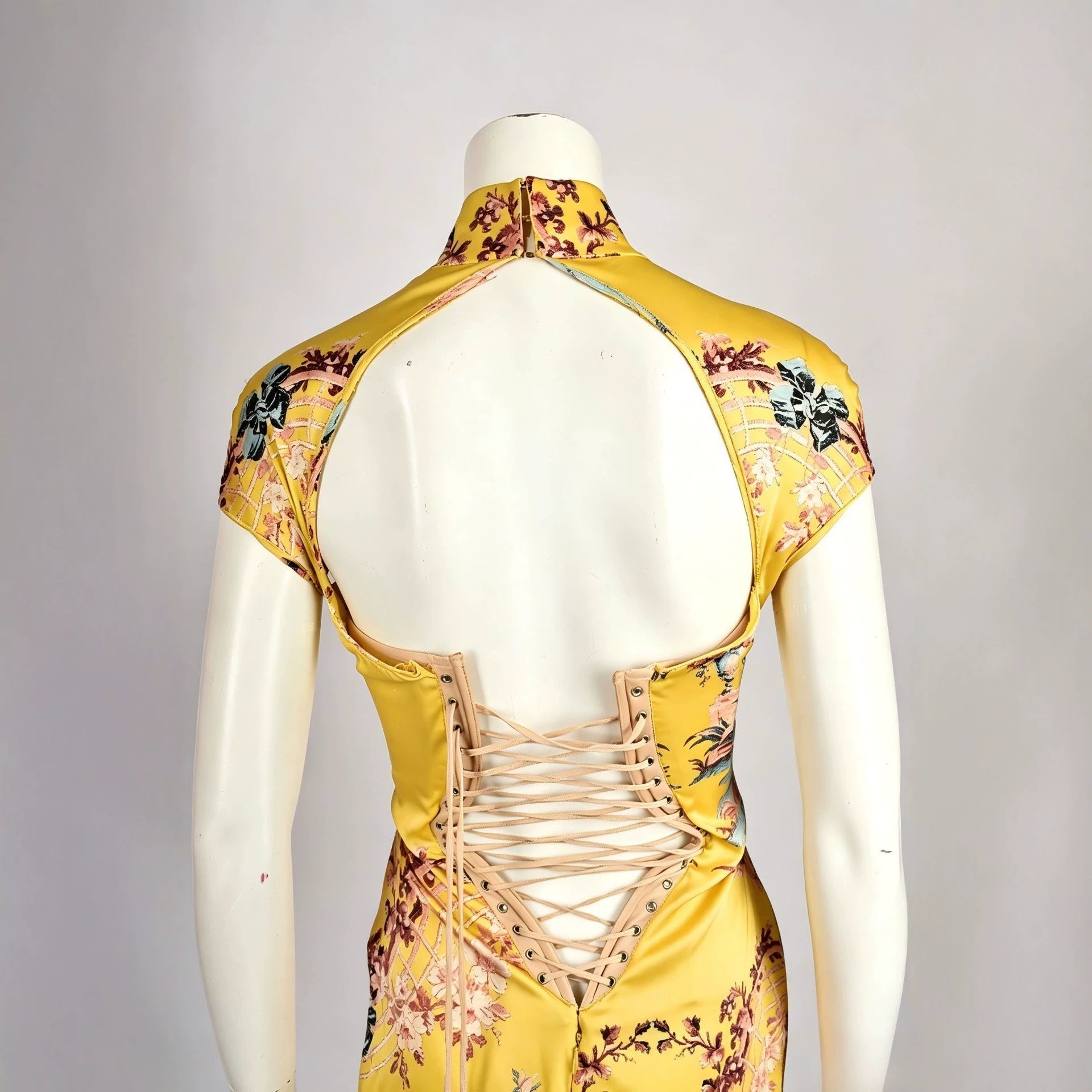 Damen Chiffon-Kleid mit asiatischem Design und Rüschendetails R&B