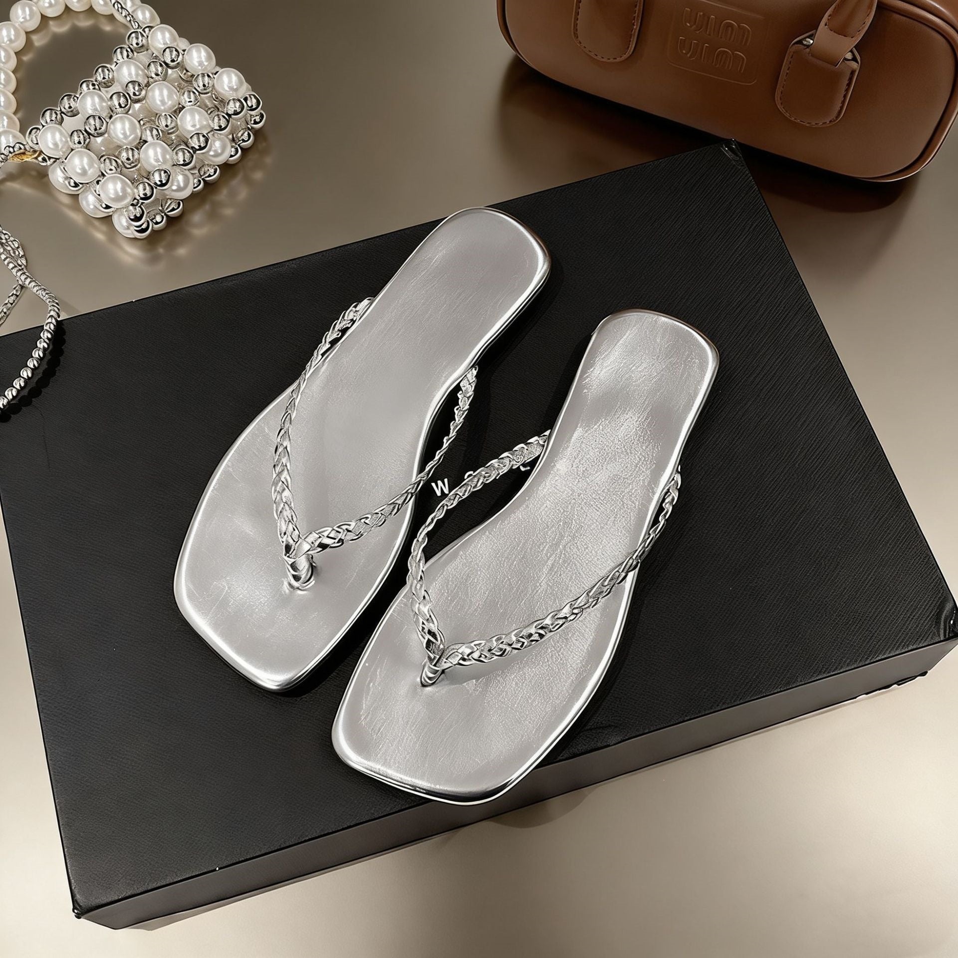 Damen Flip-Flops mit geflochtenem Riemen und bequemer Sohle EB