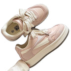 Damen Sneakers mit verspielt-nostalgischem Design
