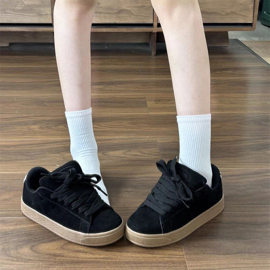 Damen Sneakers aus weichem Nubukleder mit rutschfester Gummisohle R&B