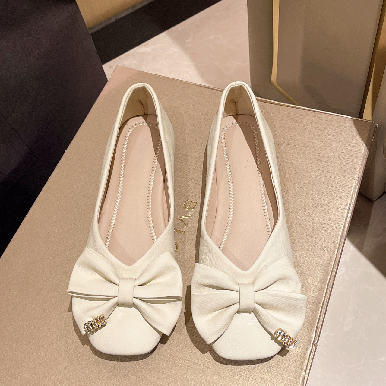 Damen elegante Ballerinas mit Schleifen-Detail und funkelndem Schmuck R&B