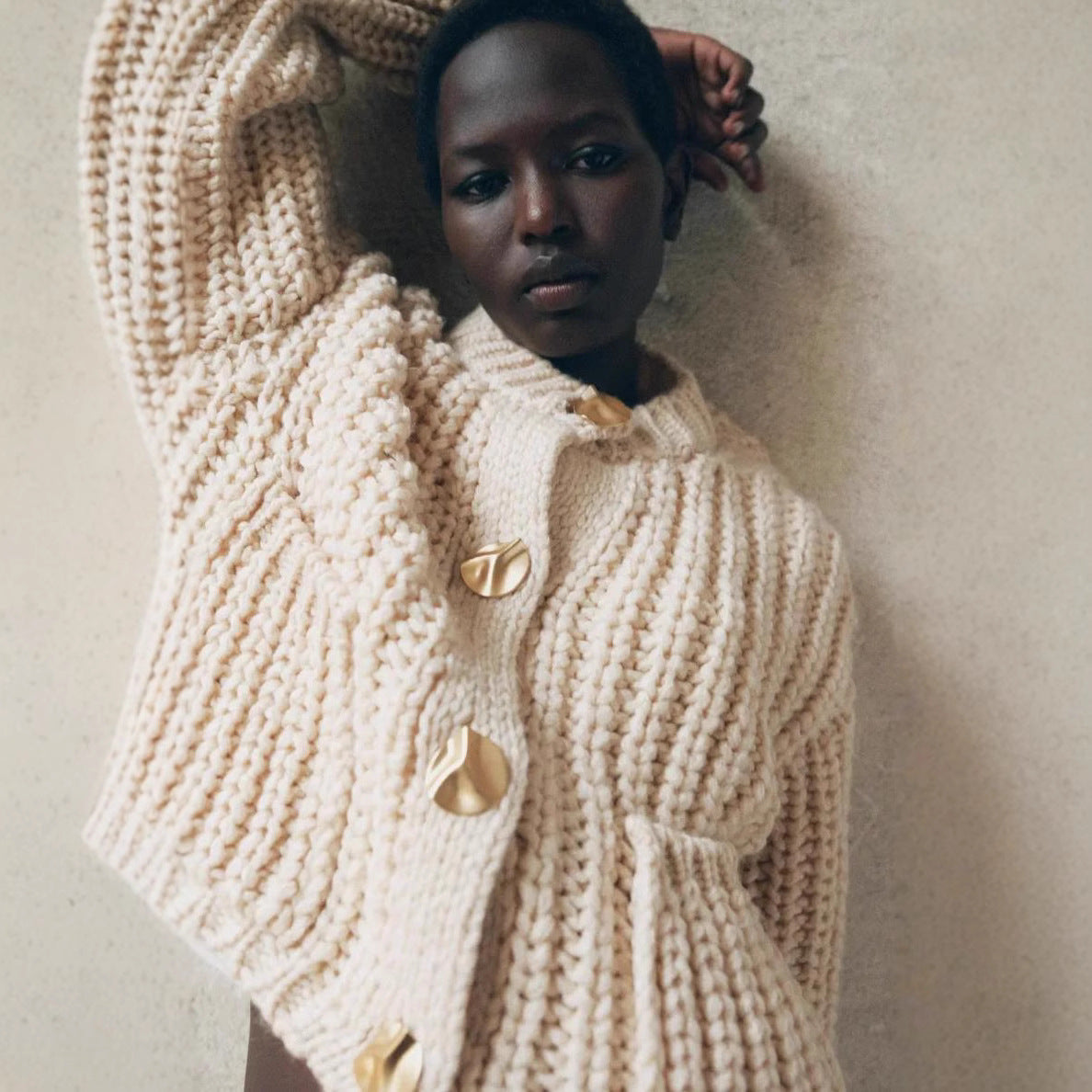 Damen kuschelige Strickjacke mit dekorativen Knöpfen und praktischen Taschen R&B