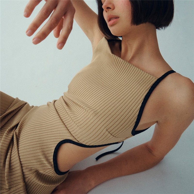 Damen figurbetontes Maxikleid mit zarten Trägern und Kontrastnähten