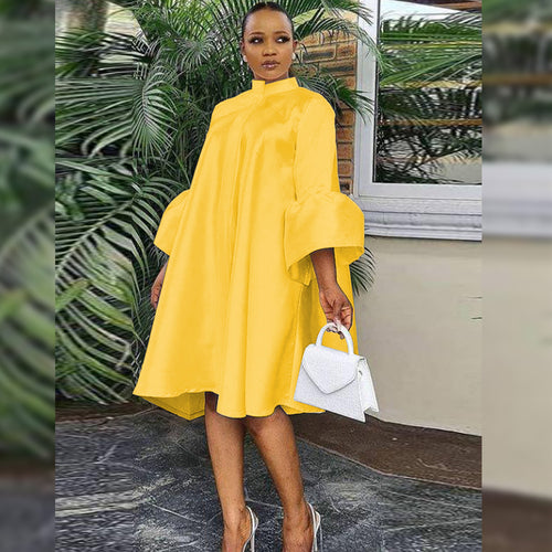 Damen Oversize Kleid mit trompetenförmigen Ärmeln und hohem Kragen R&B