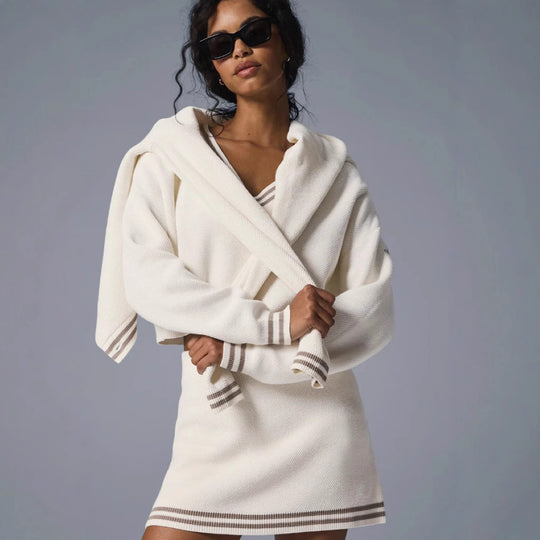 Damen Strickkleid im sportlichen Oversized-Design mit tiefem V-Ausschnitt und Farbblockdetails R&B
