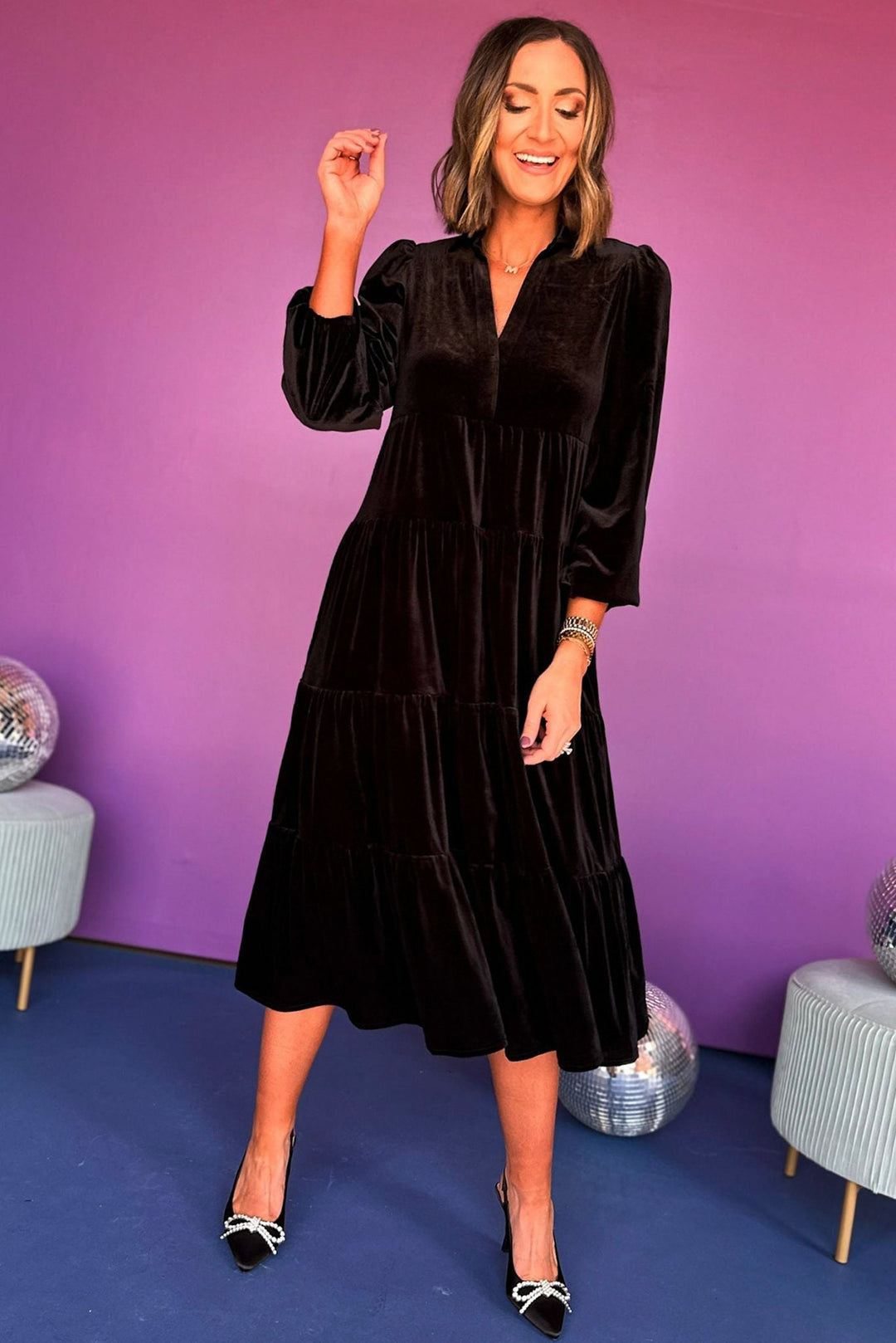Damen elegantes Maxikleid aus samtigem Material mit großzügigen Rüschendetails R&B