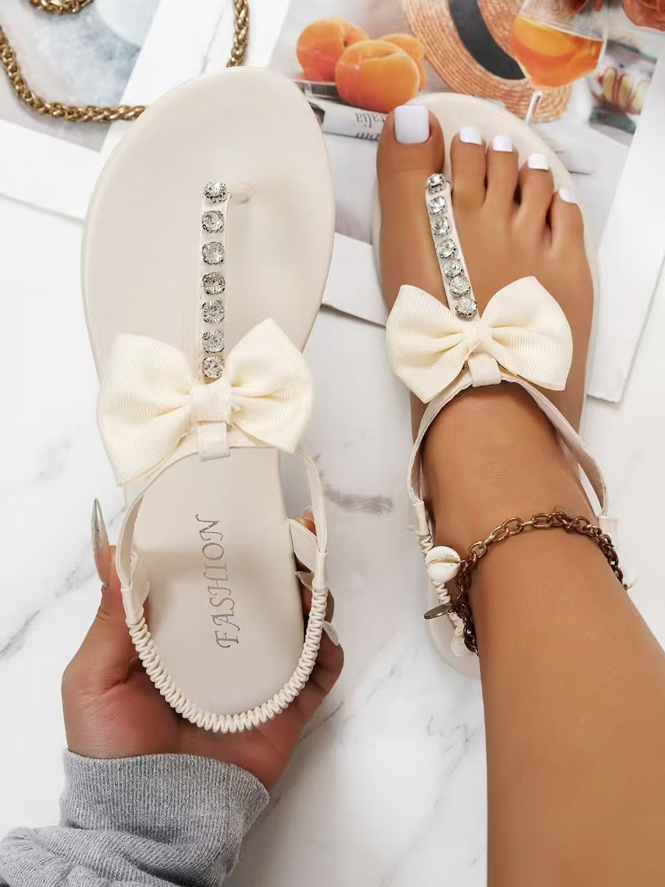 Damen Glamouröse Flip-Flops mit funkelnden Riemen und verspieltem Schleifen-Design R&B