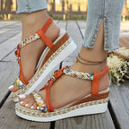 Damen Wedge-Sandalen mit buntem geflochtenem Riemendesign und gepolsterter Sohle