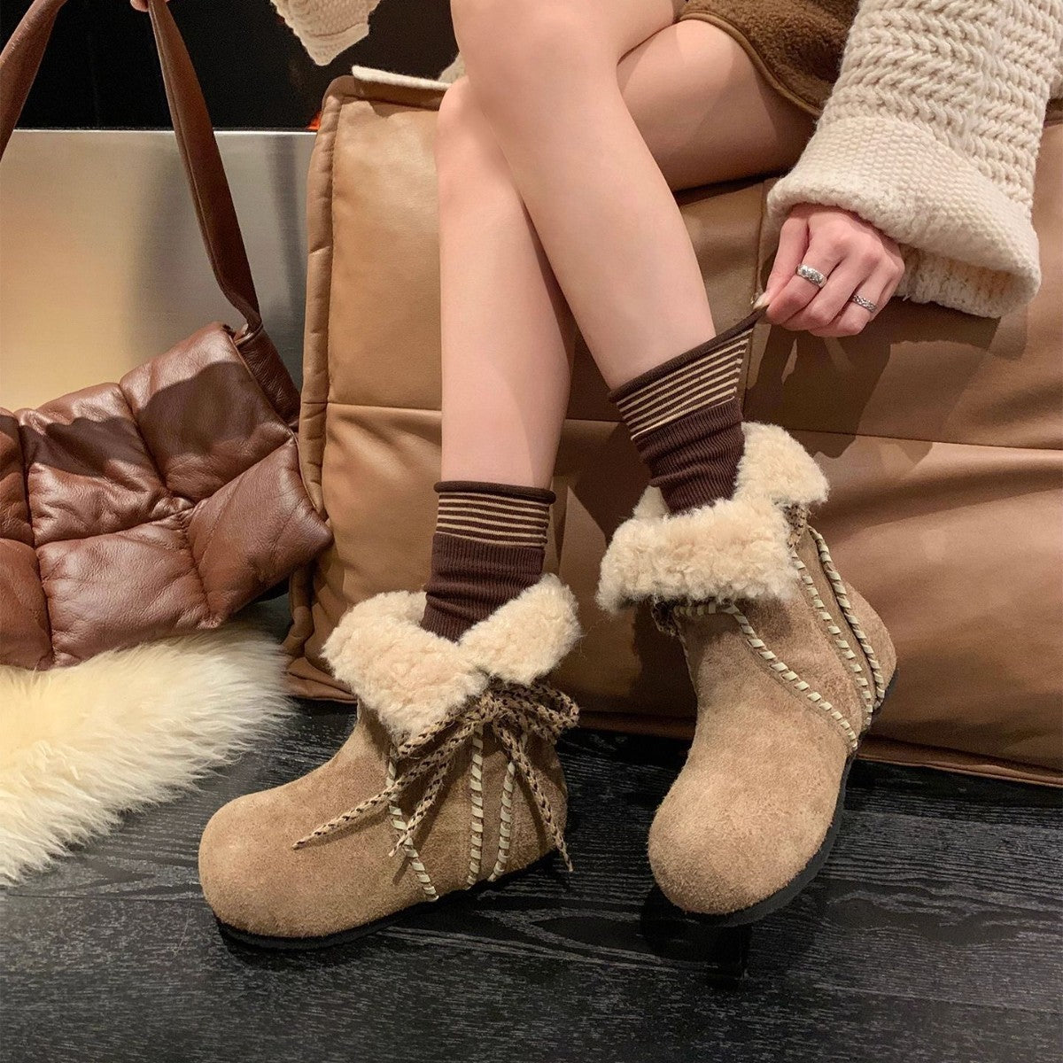 Damen gemütliche Hausschuhe mit stimmungsvollem Schnürdesign R&B