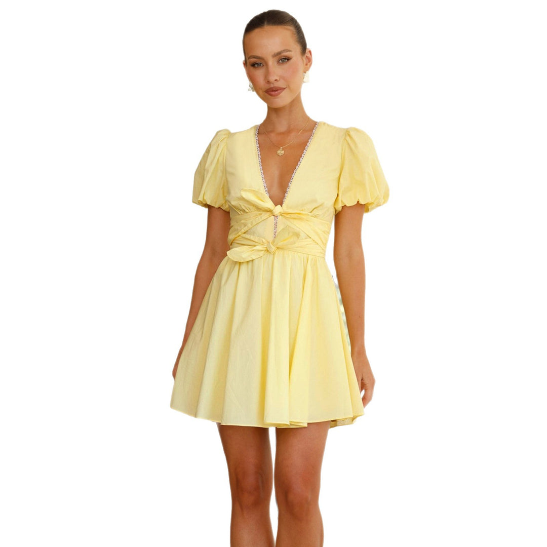 Damen Kurzarm Minikleid mit elastischem Tailleneinsatz und tiefem V-Ausschnitt R&B