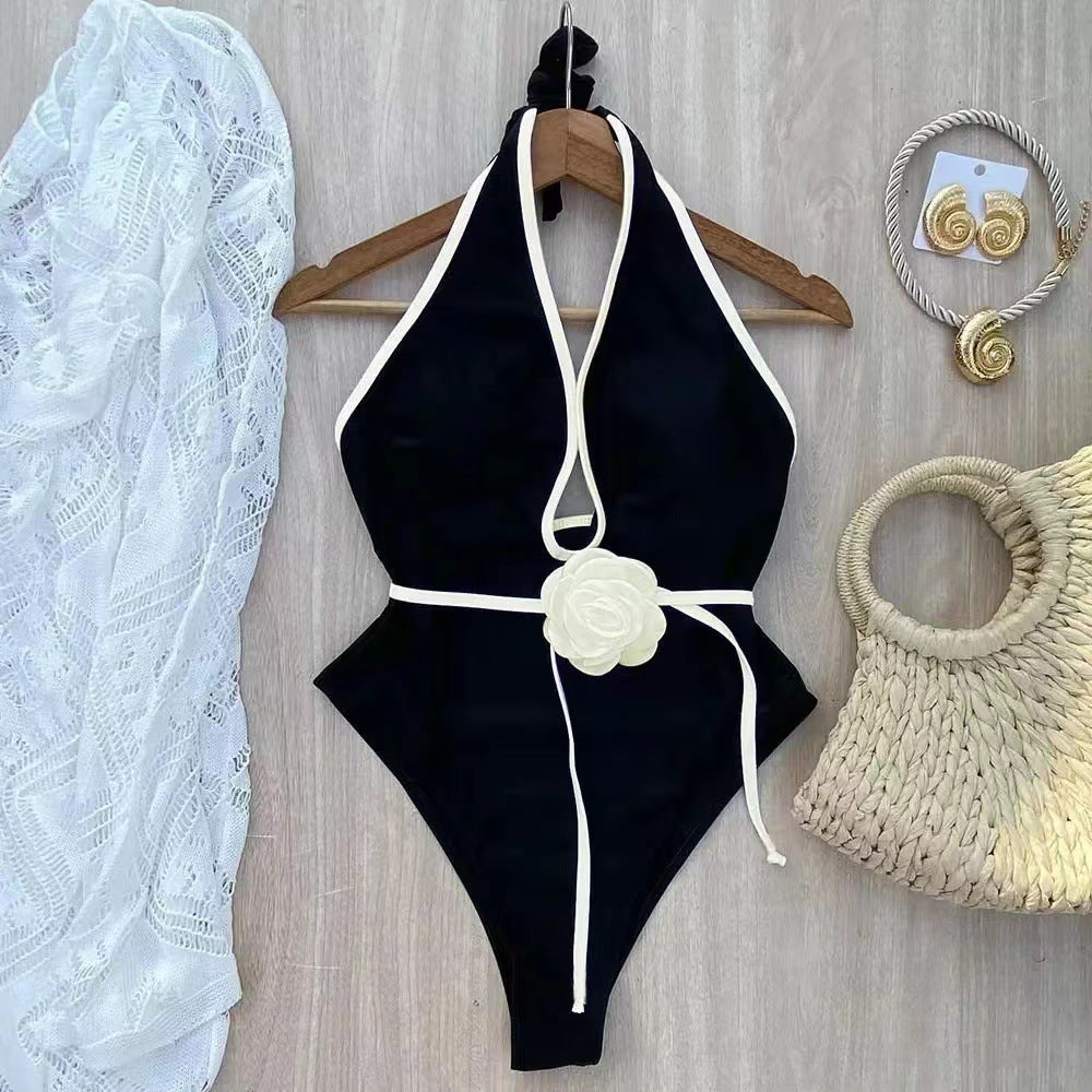 Damen Eleganter Badeanzug mit Hochgeschlossenem Ausschnitt und Blütenakzent R&B