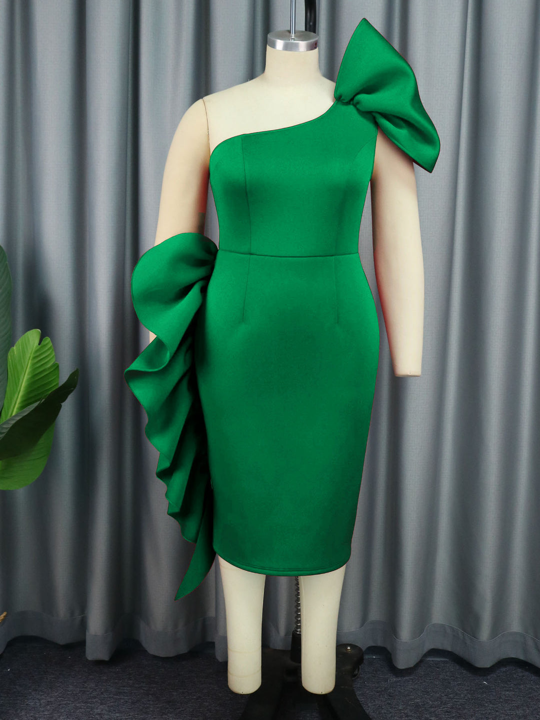 Damen figurbetontes Abendkleid mit asymmetrischem Design und voluminösem Schleifenakzent R&B