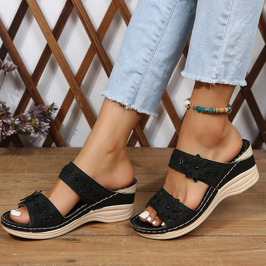 Damen Komfortable Wedge-Pantoletten mit floralem Dekor R&B