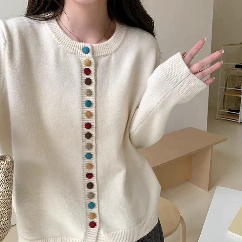 Damen Strickcardigan mit bunten Knopfdetails und angenehmer Passform R&B