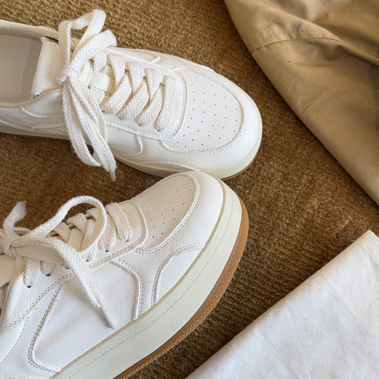 Damen Sneakers im minimalistischen Design mit atmungsaktiver Oberflächenstruktur und dämpfender Sohle R&B