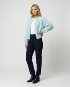 Damen flauschige Kurzstrickjacke im Angora-Optik mit Perlenknöpfen R&B