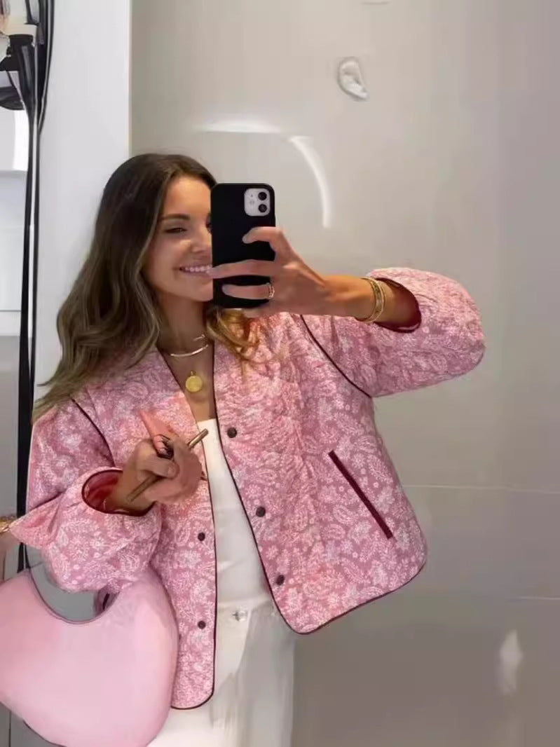 Damen gesteppte Herbstjacke mit einzigartigem floralen Muster und praktischen Taschen R&B
