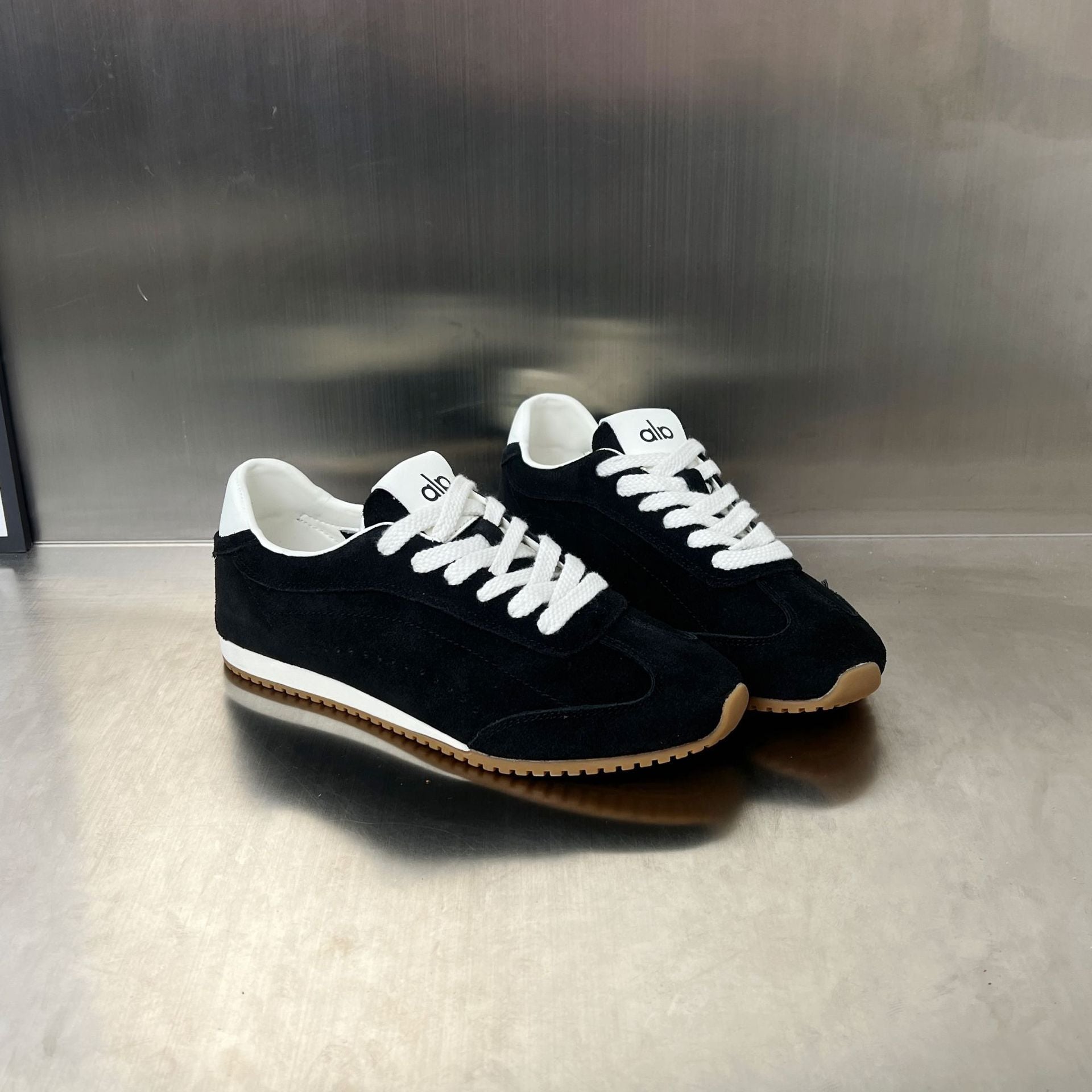 Damen Sportive Sneakers aus hochwertigem Wildleder mit rutschfester Sohle R&B