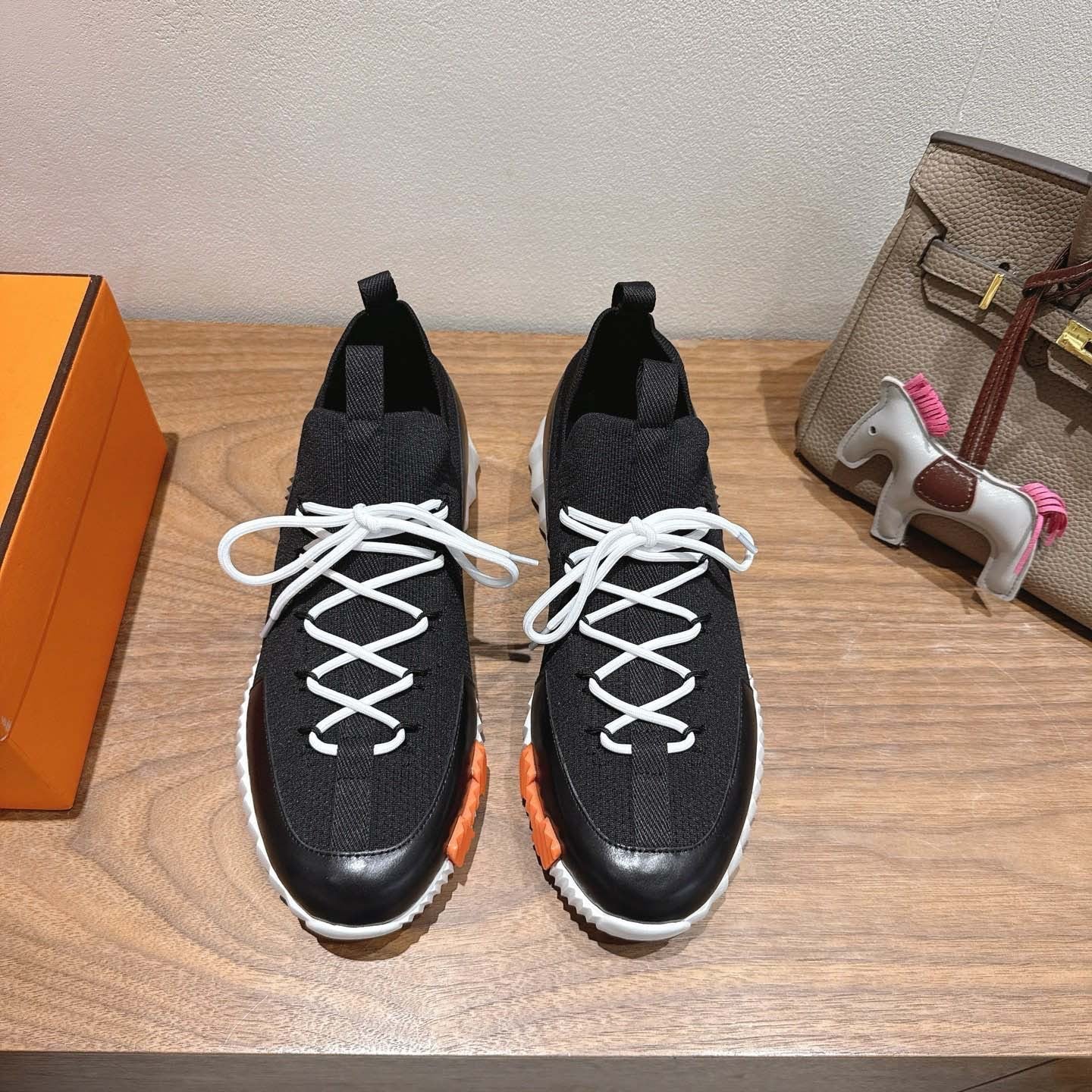 Damen Sportliche Sneakers mit elastischer Strickoberfläche und rutschfester Sohle R&B