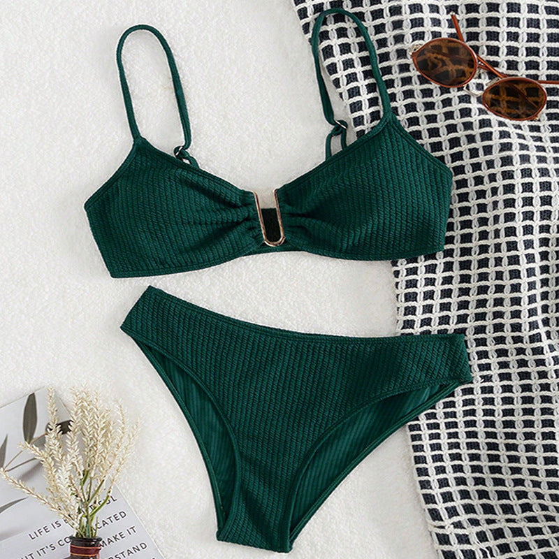Damen High-Waist Bikini mit elegantem Ringdetail und raffinierter Textur R&B