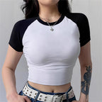 Damen Crop-T-Shirt mit R&Brnem Raglan-Schnitt und figurbetontem Design R&B