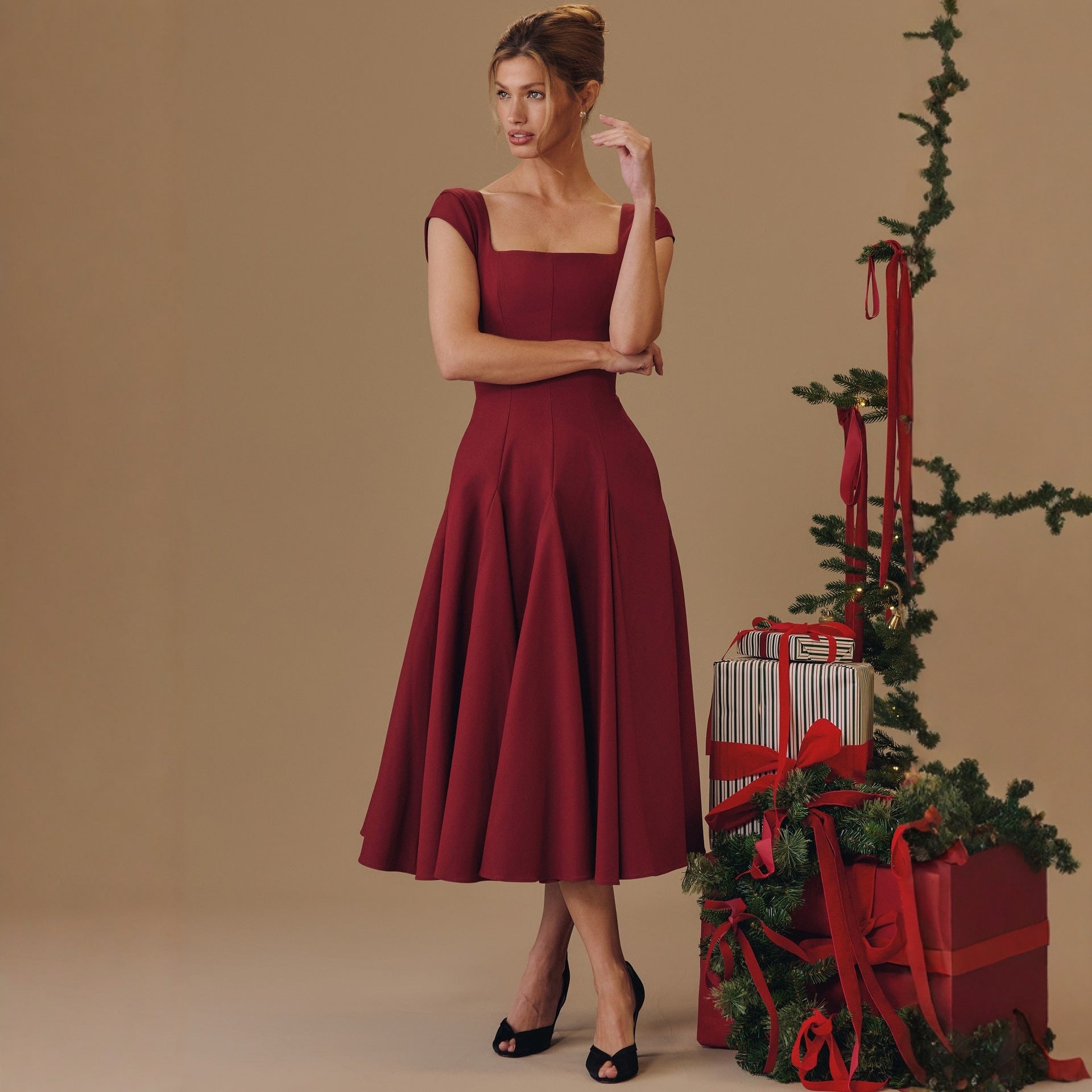 Damen Midi-Kleid mit quadratischem Ausschnitt und weit schwingendem Rock R&B