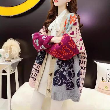 Damen Strickjacke mit lebhaftem Motiv und praktischen Knopfdetails R&B