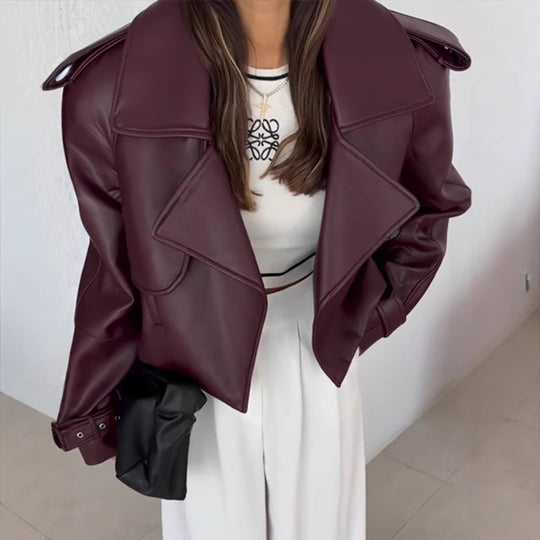 Damen Kunstlederjacke im cropped Stil mit modernen Details und praktischen Taschen R&B