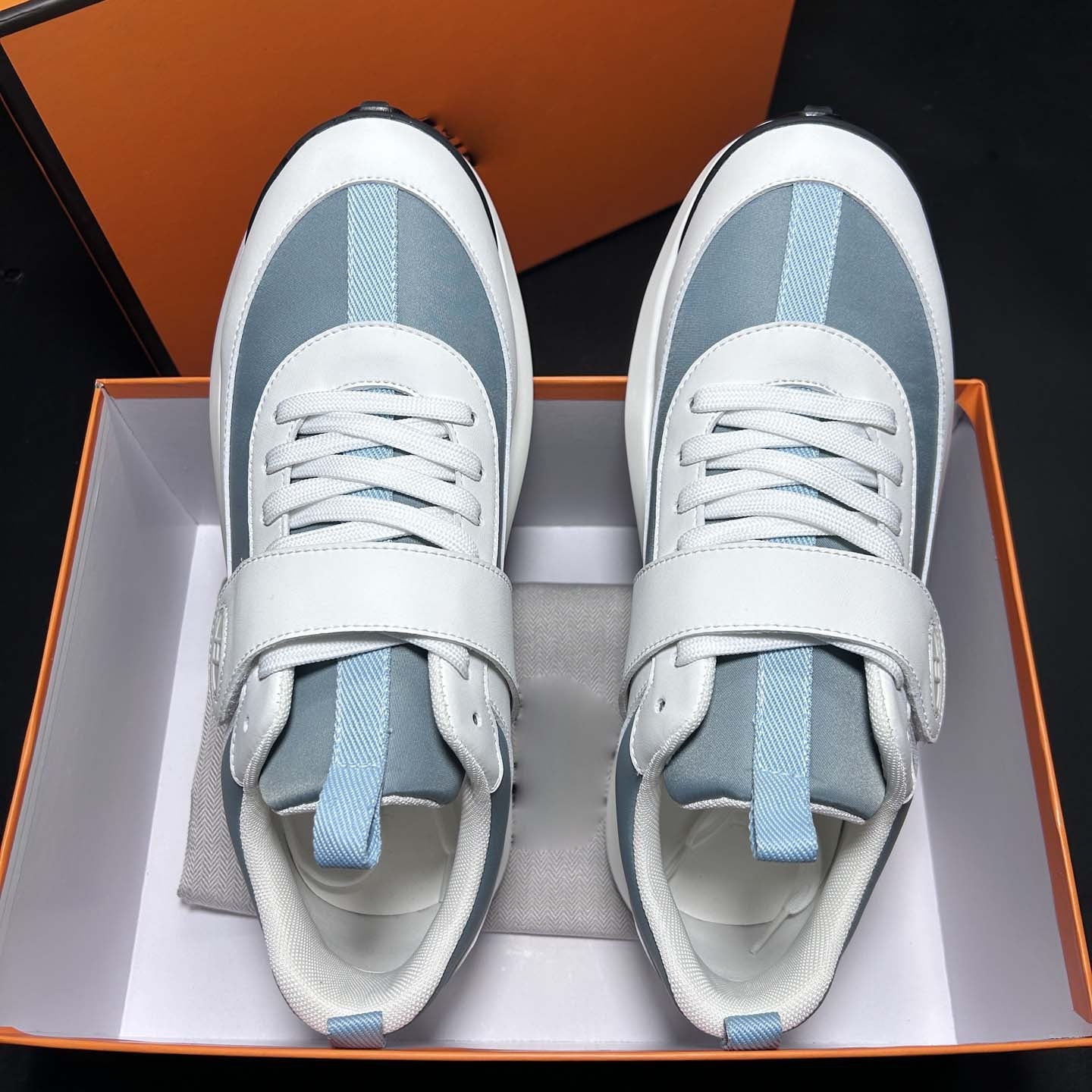 Damen Sportliche Sneaker mit erweitertem Dämpfungssystem und atmungsaktiver Oberfirma R&B