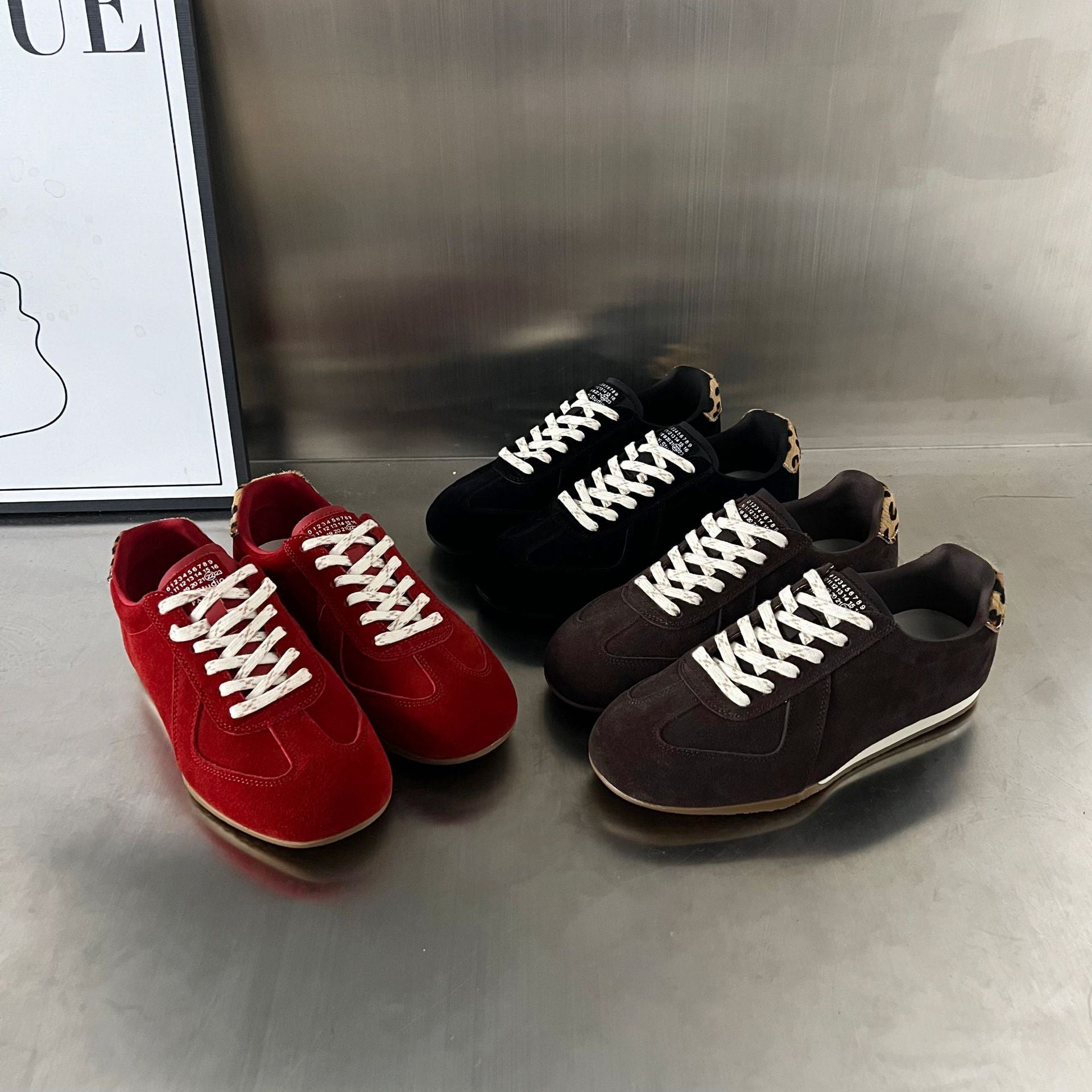 Damen Sportliche Sneakers mit modischem Wildleder-Obermaterial und einzigartigen Akzenten R&B