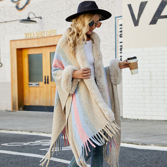 Damen modischer Poncho mit luxuriösem Kunstfellkragen und Fransen R&B