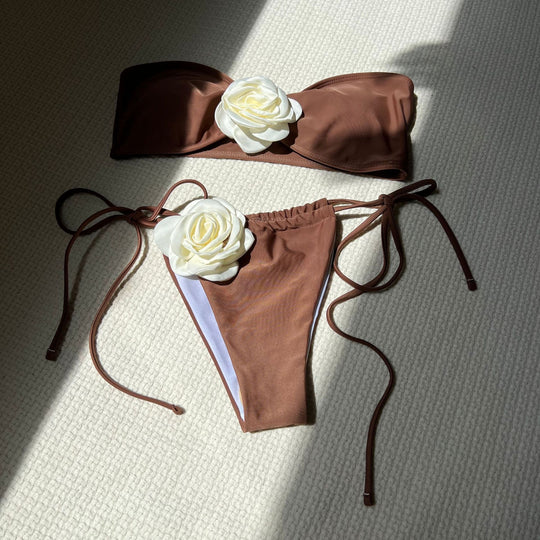 Damen Bandeau-Bikini mit dekorativer Blumenapplikation R&B