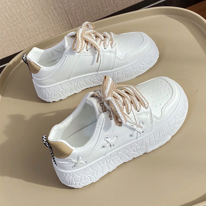 Damen Sneaker mit modischem Design und robuster Sohle