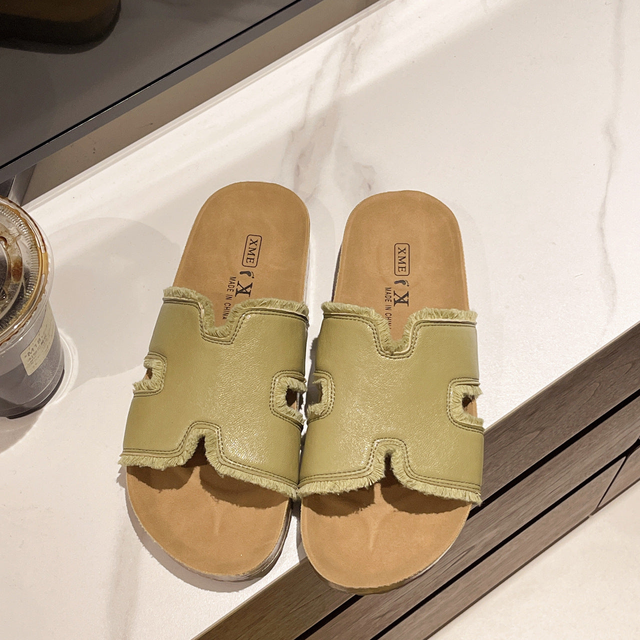 Damen komfortable Sommer-Pantoletten mit fransigem Design EB