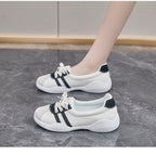 Damen Sneakers mit glanzvollem Obermaterial und atmungsaktivem Innenfutter