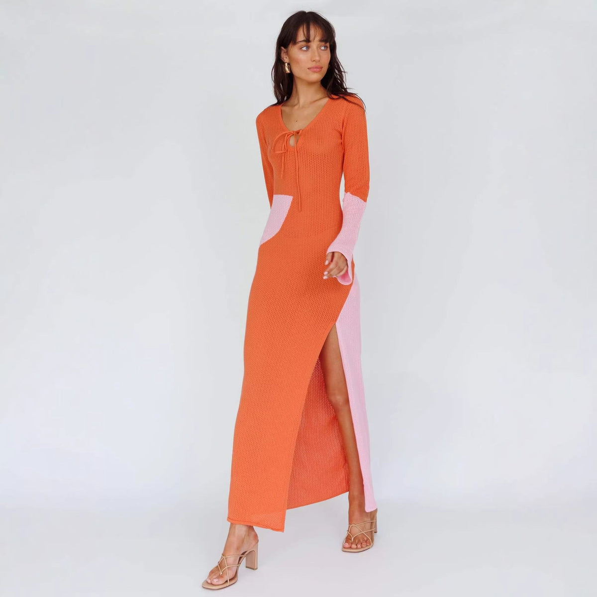 Damen elegantes Strick-Maxikleid mit innovativem Cut-Out-Design und weitem Schlitz R&B