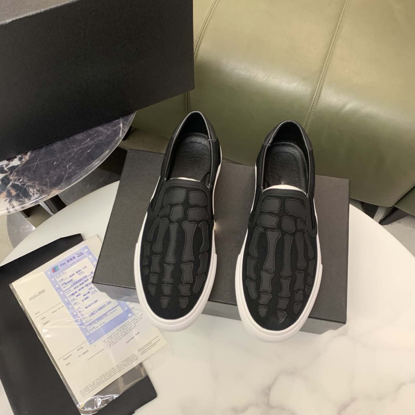 Damen Slip-On Sneakers mit innovativem Oberflächenmuster und rutschfester Sohle R&B