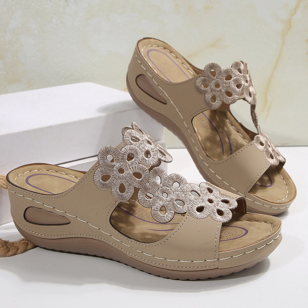 Damen Elegante Plateau-Sandaletten mit floralen Applikationen und atmungsaktiver Sohle R&B