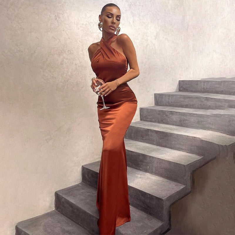 R&B | Einfarbiges ärmelloses Fischschwanzkleid zum Aufhängen am Hals