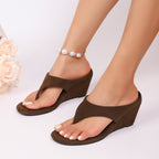 Damen Wedge-Pantoletten mit eleganter Zehentrenner-Optik und weichem Obermaterial