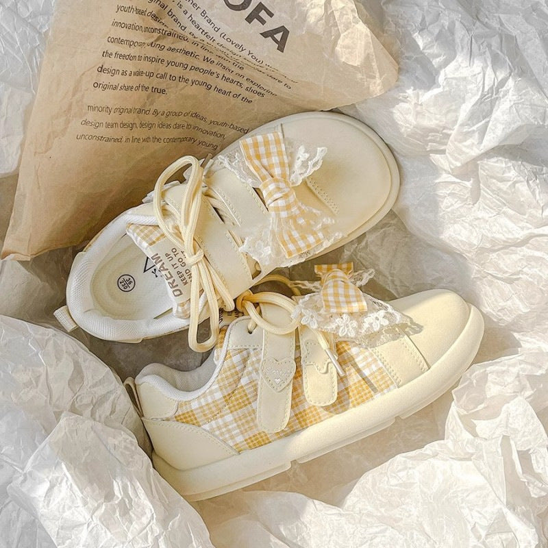 Damen Sportliche Sneakers mit verspielten Schleifendetails und kariertem Design