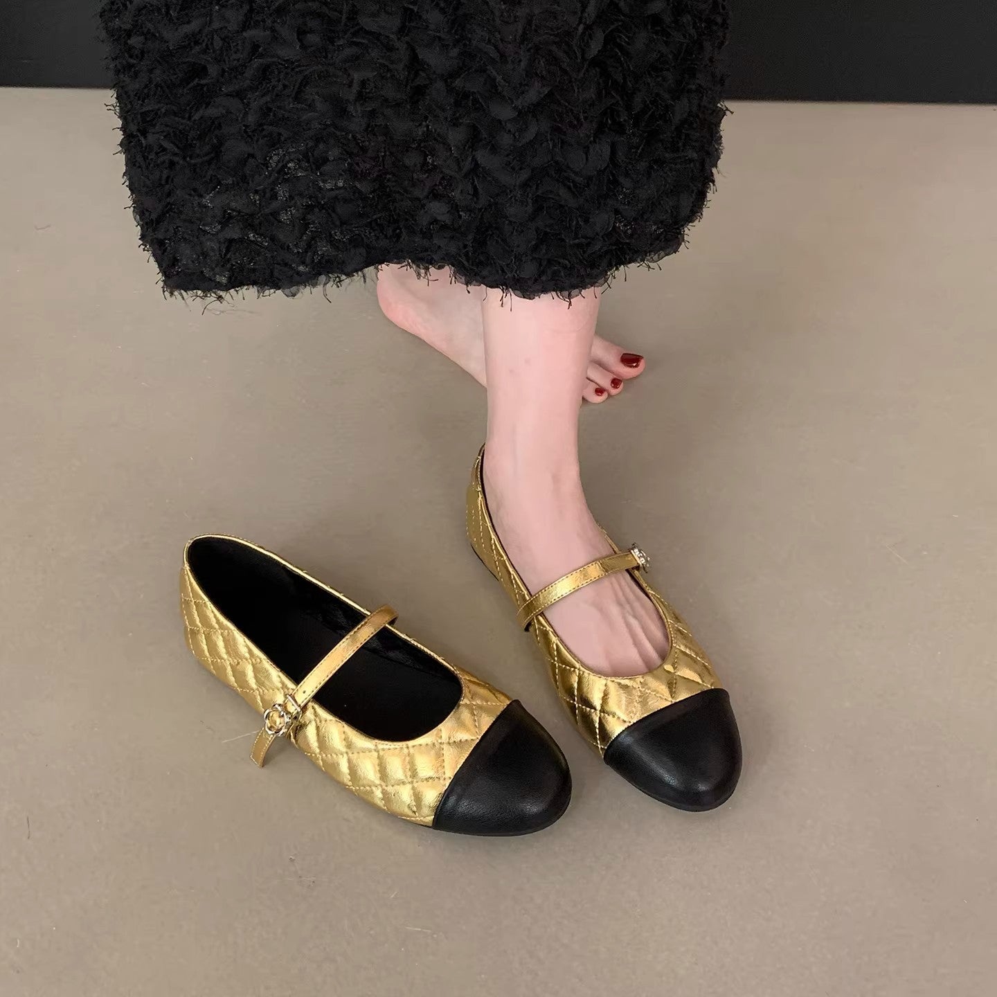 Damen Ballerinas mit elegantem Riemen und glänzendem Metallakzent R&B